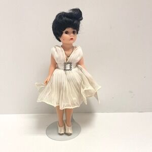 1996 Madame Alexander 10" Elizabeth Taylor as Maggie the Cat Cissette Doll
